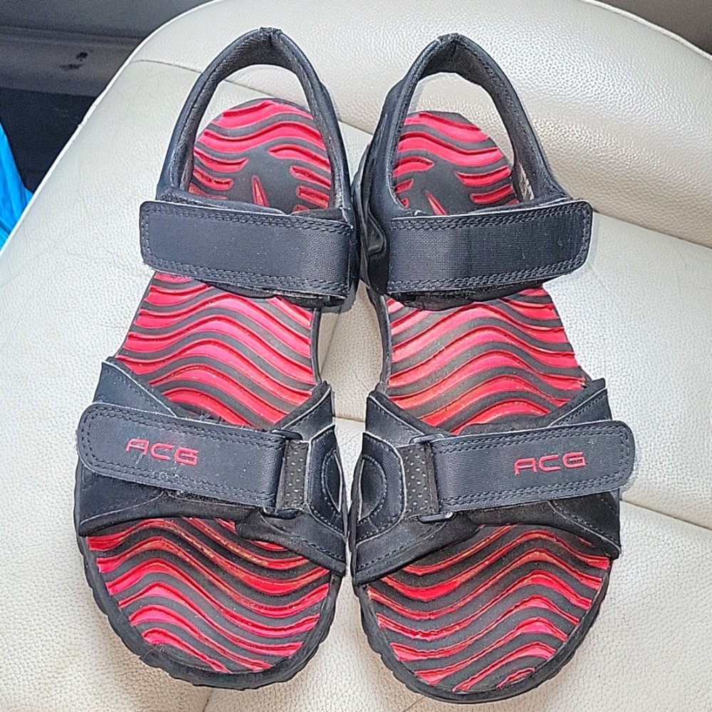 Nike ACG Santiam 4 Sandals Black Red Colorway Size 7 Outdoor Hiking Sandals